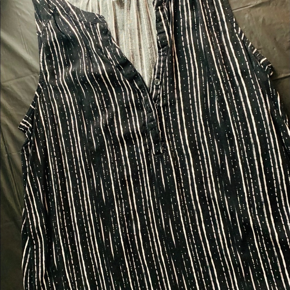 Sonoma Flowy Black and White Sleeveless Top